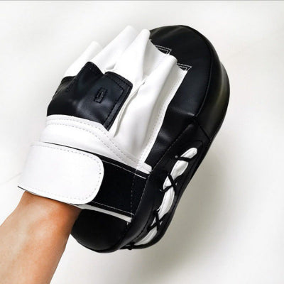 une mitaine pao boxe courbe noir et blanc cinq doigts