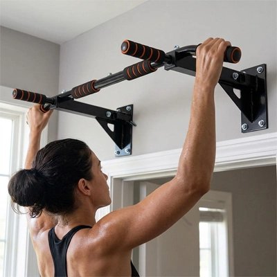 Barre de traction murale installee au-dessus de la porte