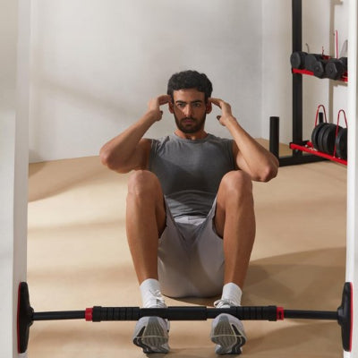 barre de traction porte installée cadrage du salon homme setup