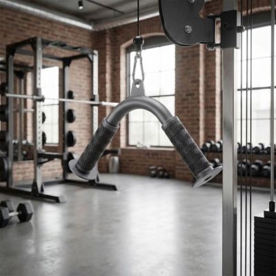 barre traction forme V suspendue a mousqueton elastique salle sport