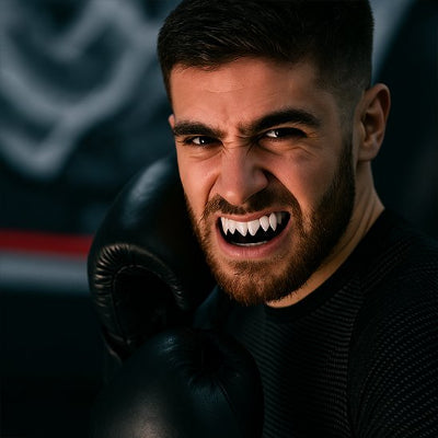 Combattant serrant les dents avec un protege dent