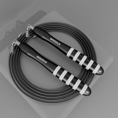 corde a sauter crossfit noir mogold inscrite sur la poignee