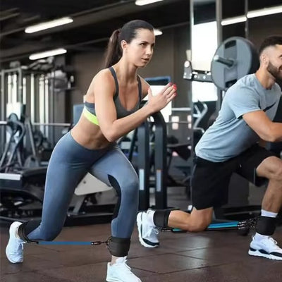 dans un gymnase homme femme position course Elastique musculation cheville