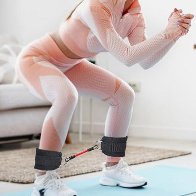 Elastique musculation au cheville avec sangle position squat