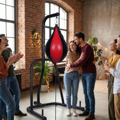 Elle reçoit en cadeau punching ball mari et amis présents