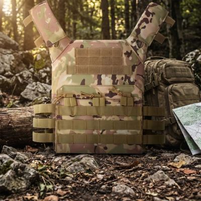 foret gilet lesté sac a dos multicolore et une carte