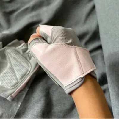 Gant musculation gris ergonomique avec sangle de maintien au poignet
