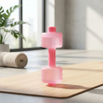 Haltere reglable rose avec serviette sur la table de cuisine