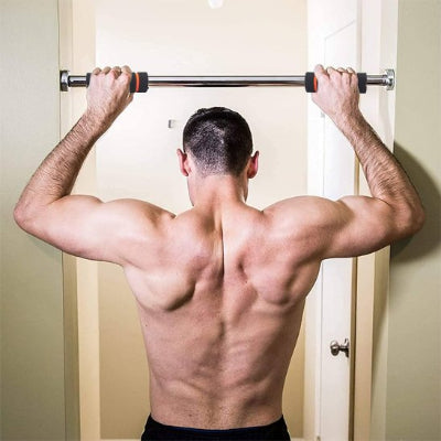 homme dos muscle exercice lever barre de traction sans fixation 