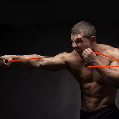 homme muscle degage sa frustration en utilisant un élastique musculation 