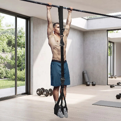 Homme suspendu a une sangle musculation noir 102 kg