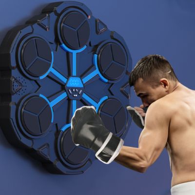 Punching ball musical intelligent fixé à un mur homme frappe 