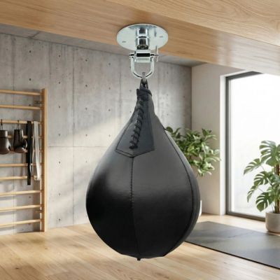 punching ball noir avec plaque de fixation accrochee une poutre