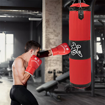 sac de frappe dans sa propre salle de gym maison