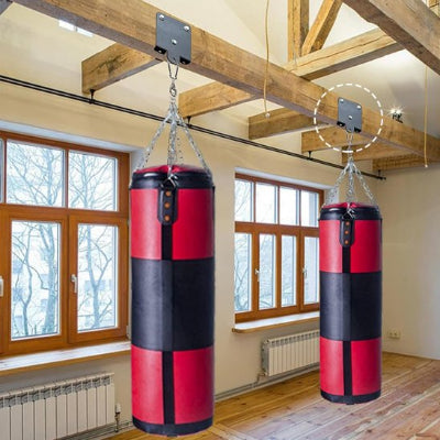 sacs rouge et gris relié au support sac de frappe