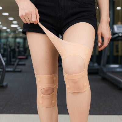 salle de sport fille debout etire genouillère sport en silicone